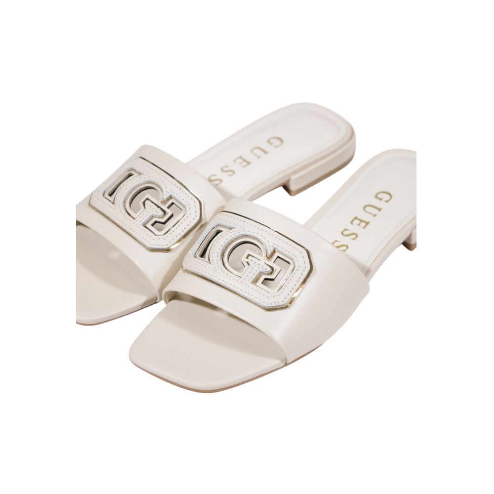 Guess Cremefarbene Leder-Sandale